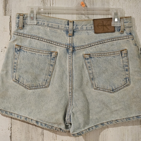 Cute Calvin Klein Jean Shorts 100% Denim Women's Size 7 - Picture 2 of 4